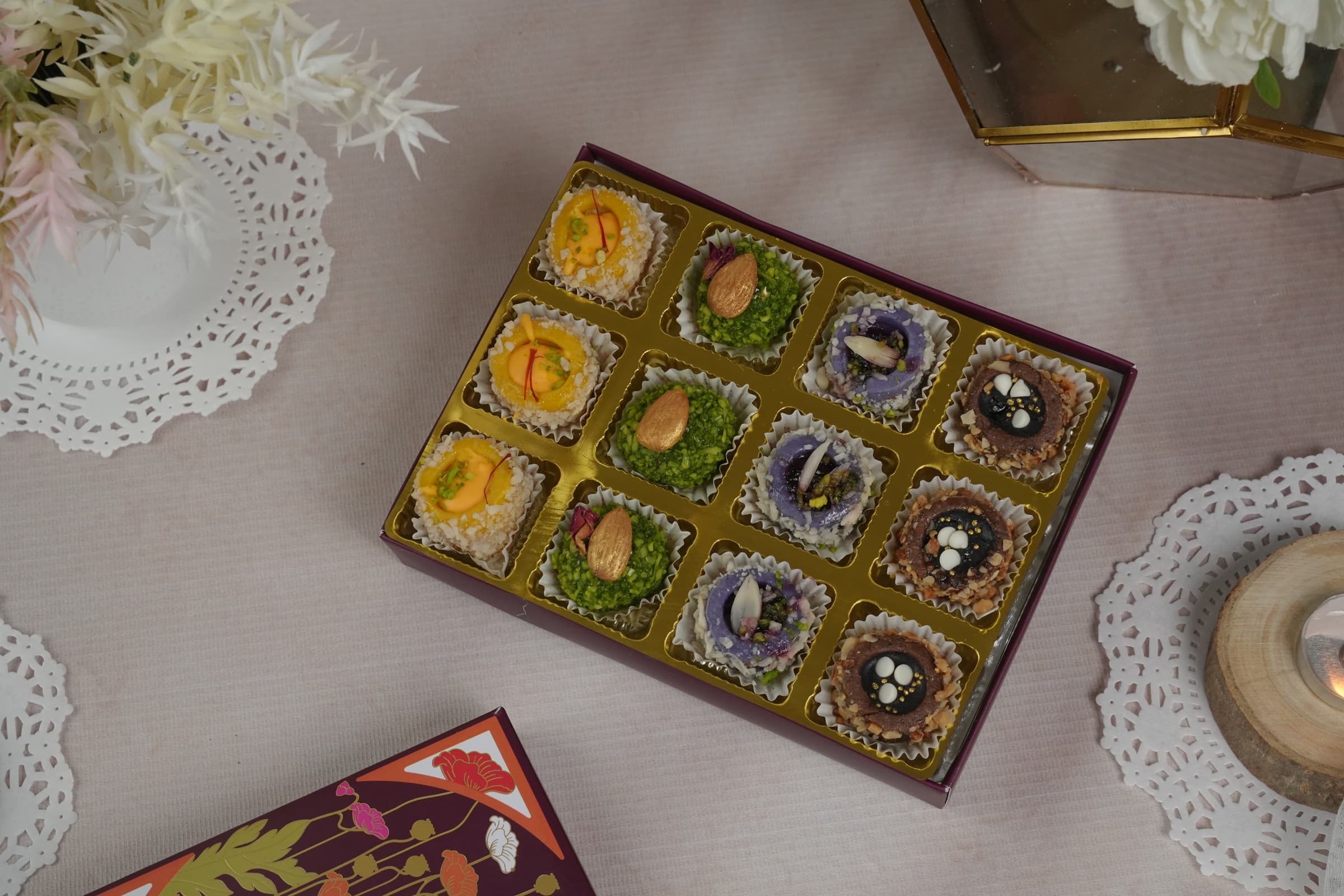 THE ROYAL MITHAI BOX 12 PCS Thumbnail 3
