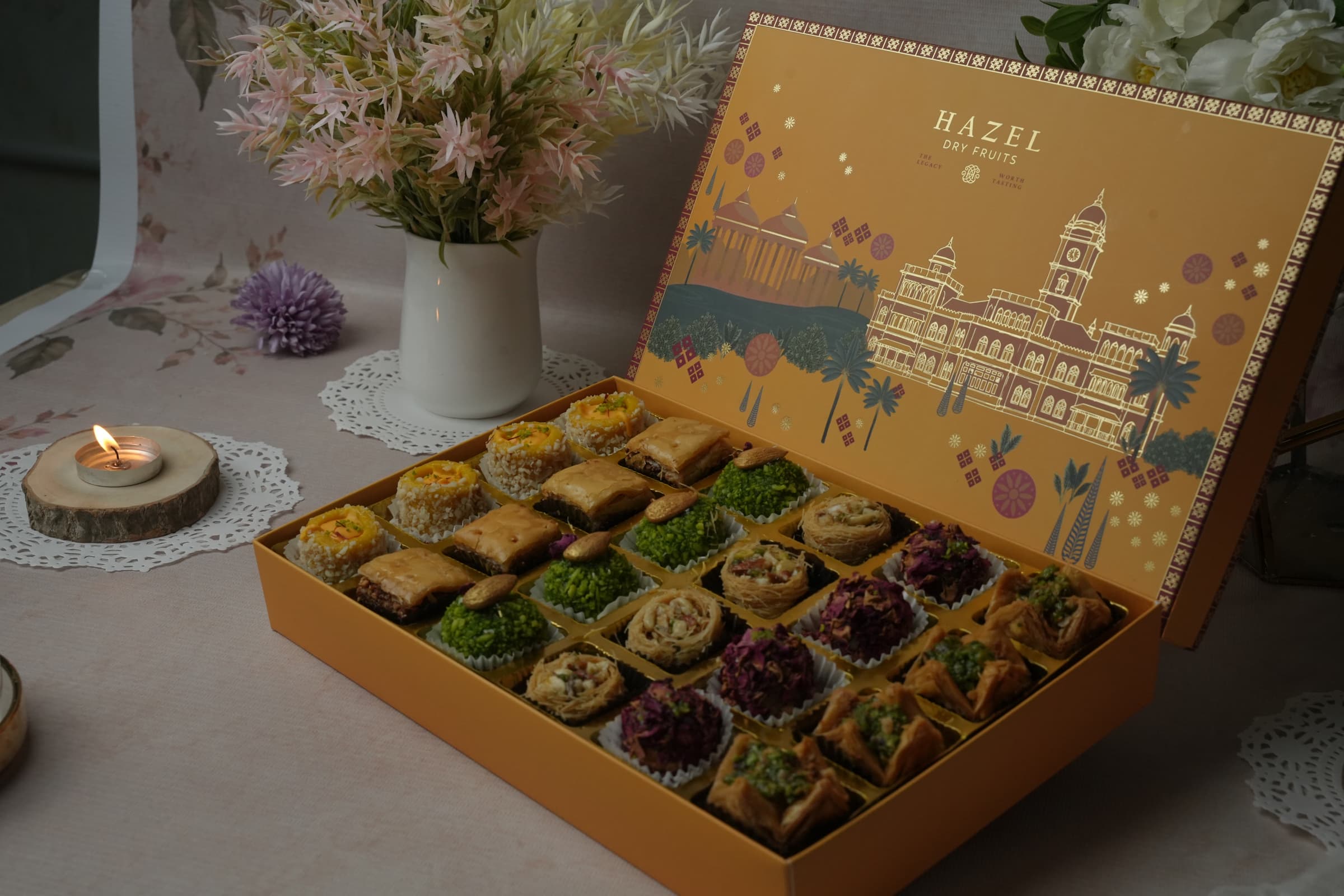 ROYAL CASHEW & BAKLAWA TREASURY 24 PCS Thumbnail 3