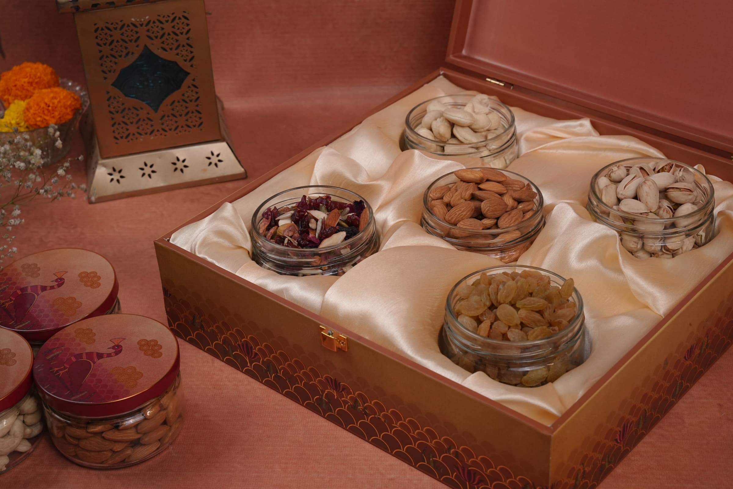 Golden Wings Delight Assorted Nuts - 5 Thumbnail 4