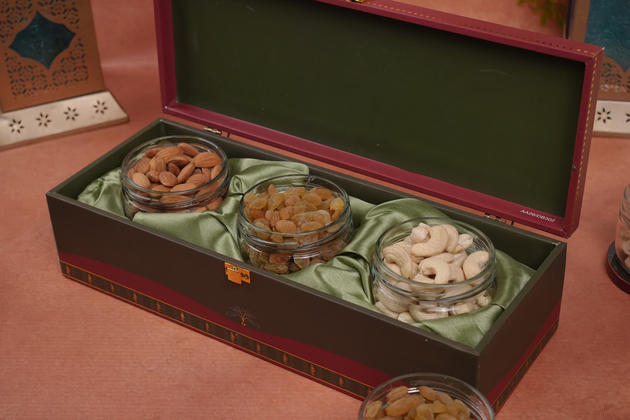 Classic Elegance Assorted Nuts - 3 Thumbnail 4