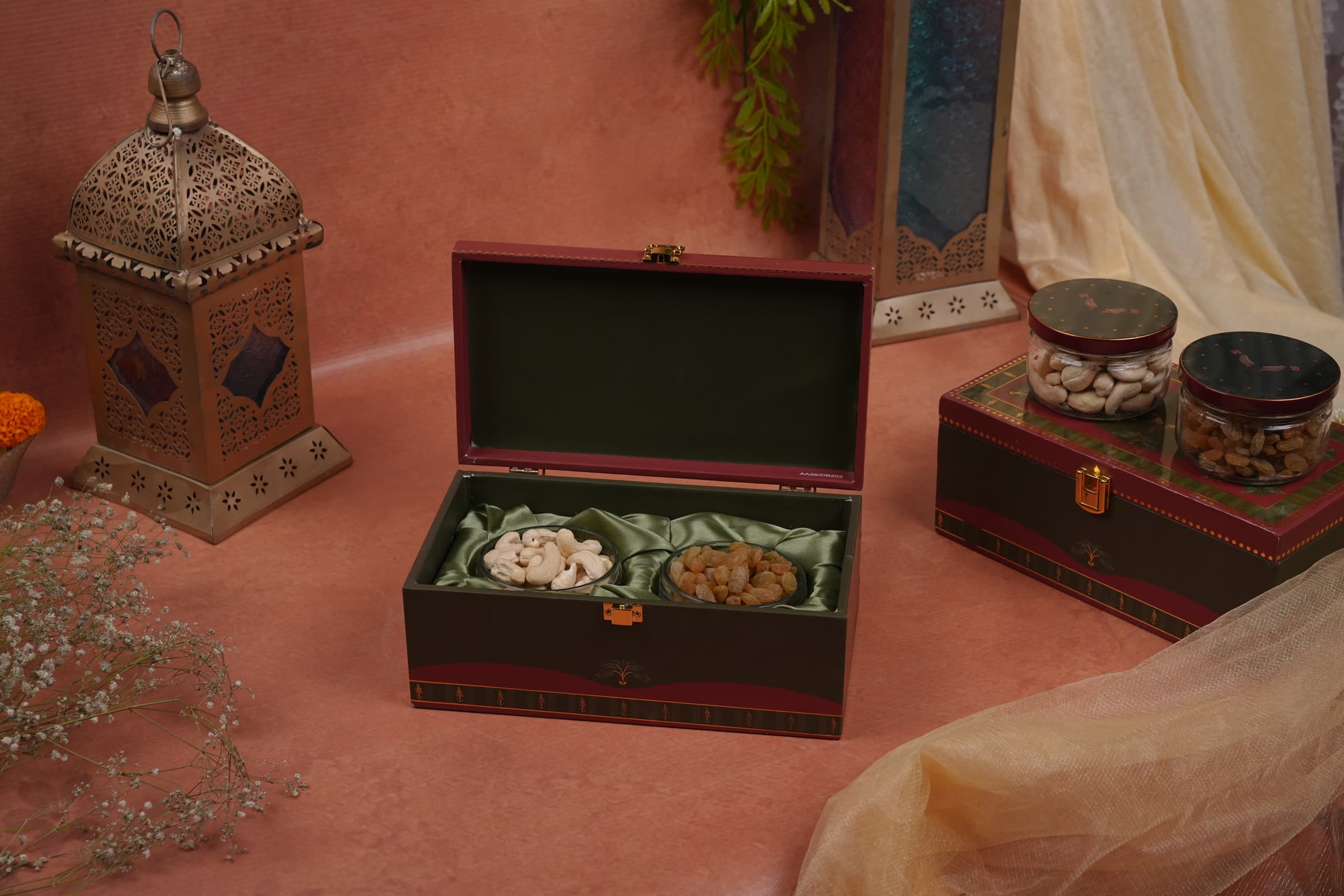 Classic Elegance Assorted Nuts - 2 Thumbnail 3